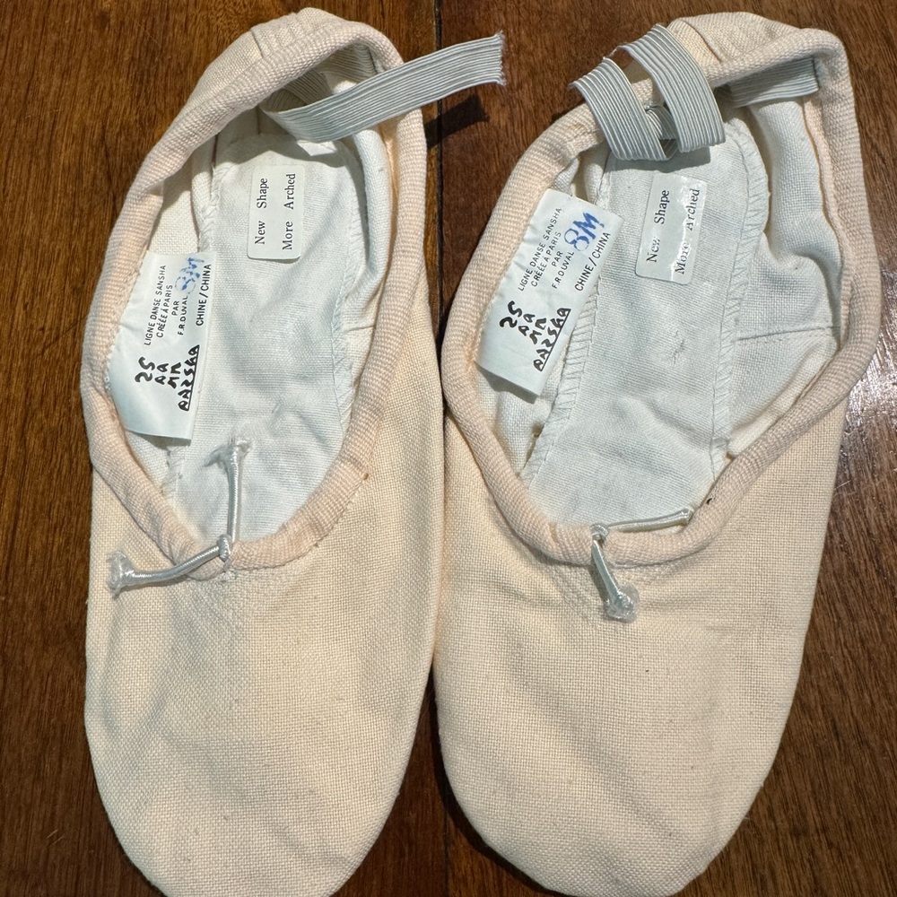 Sansha Ballet Shoes - size 8 - NWT